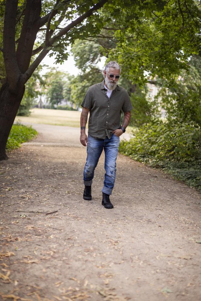 Explorer fekete vízálló