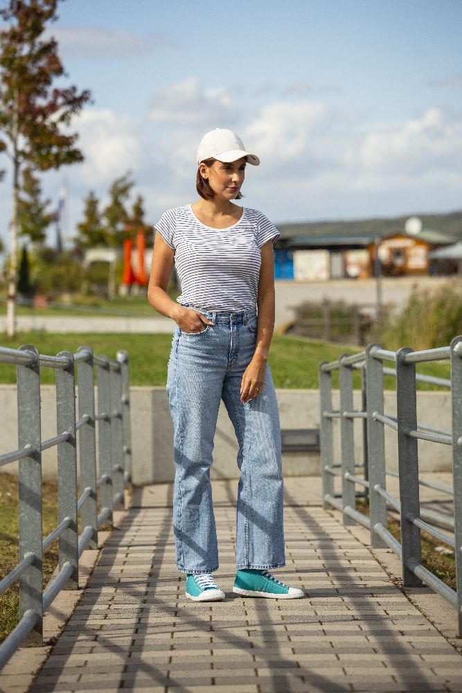 Chuqqs farmer kék