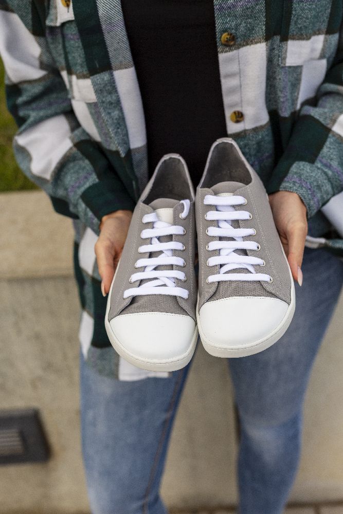 Chuqqs alacsony szürke