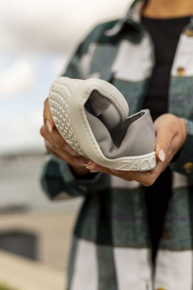 Chuqqs alacsony szürke