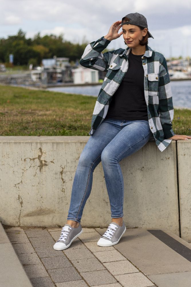 Chuqqs alacsony szürke