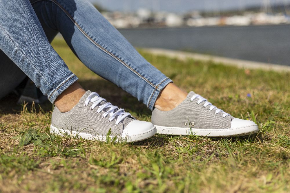 Chuqqs alacsony szürke