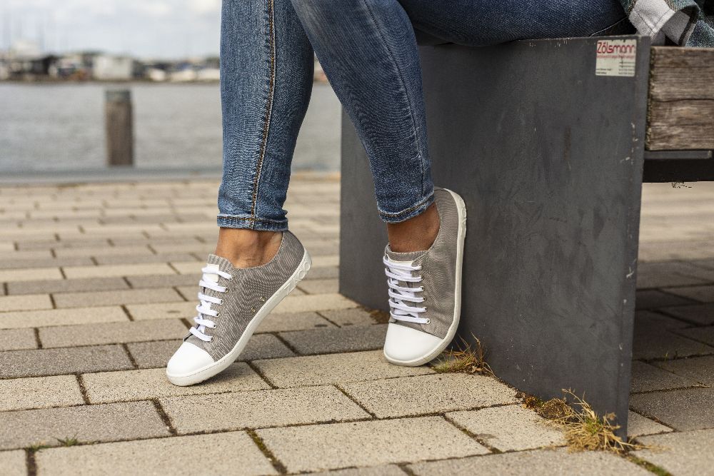 Chuqqs alacsony szürke