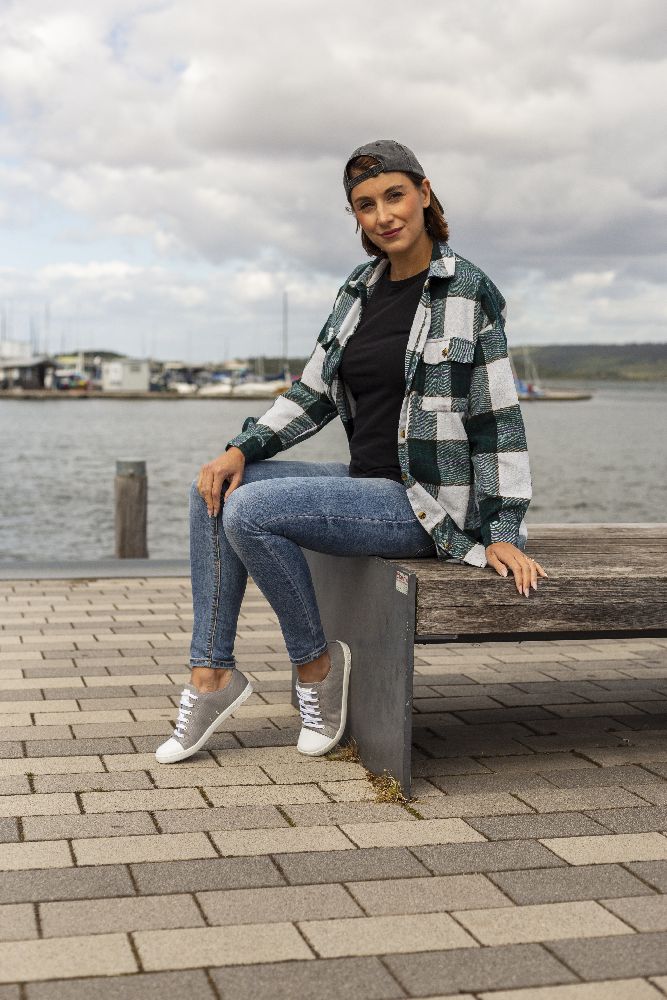 Chuqqs alacsony szürke