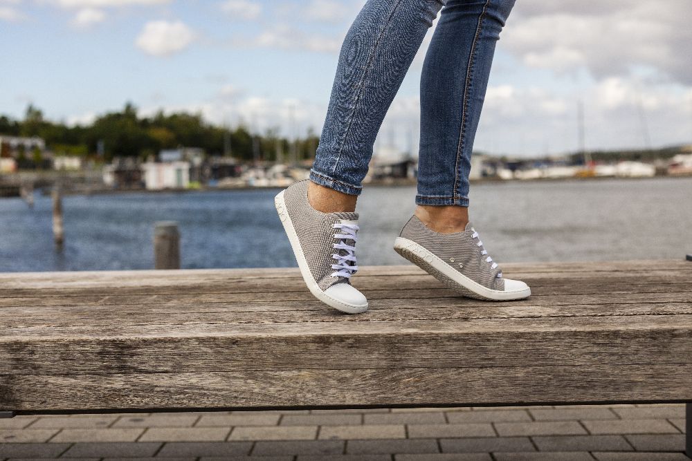 Chuqqs alacsony szürke